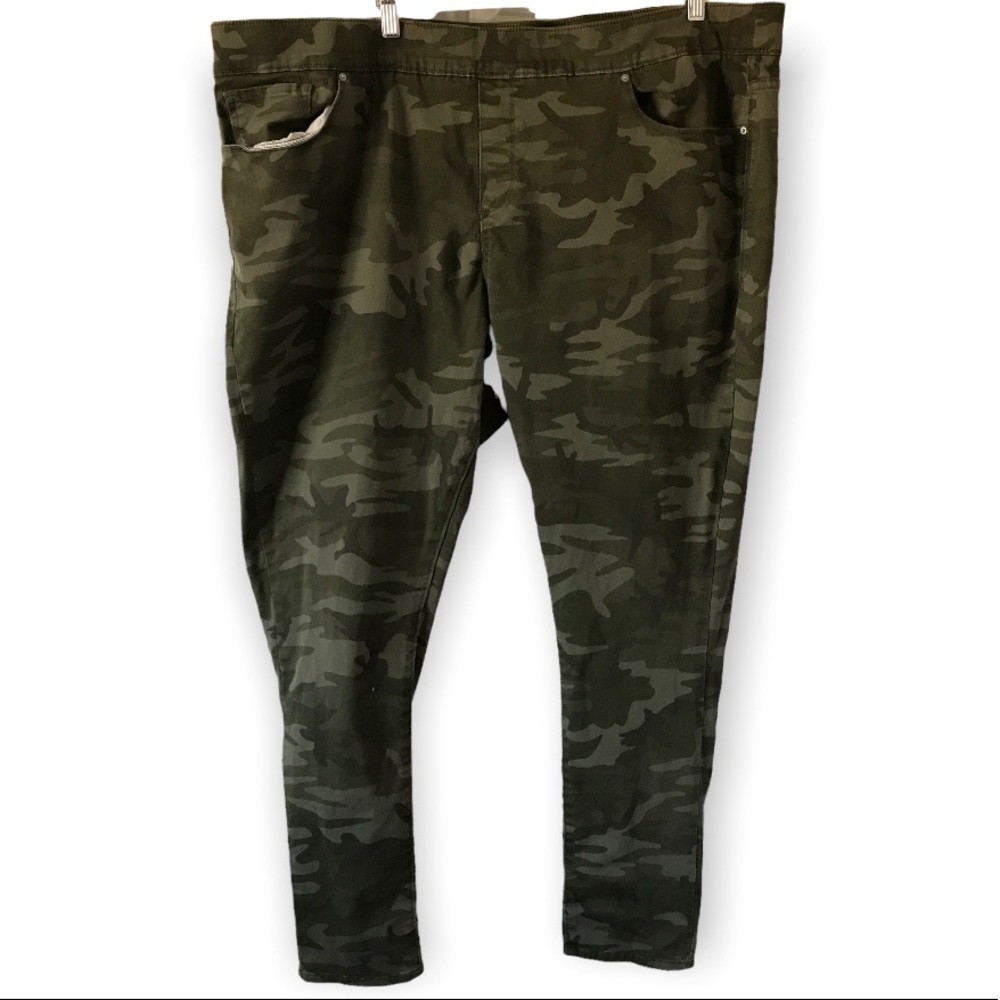 Levi’s camouflage print jeggings